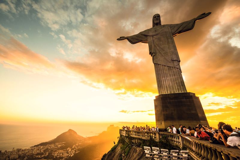 O Cristo Redentor é o cartão-postal do Rio de Janeiro. A cidade foi fundada em 01 de março de 1565 e merecidamente faz jus ao título de 