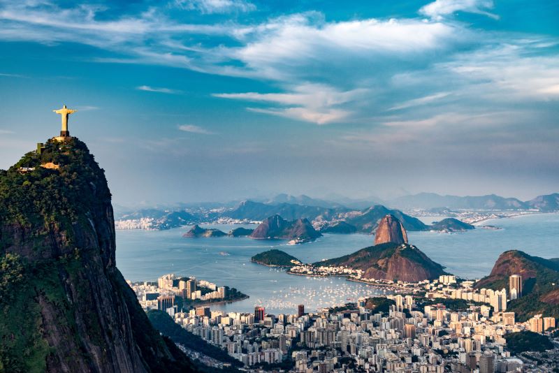 O Rio de Janeiro é uma cidade verdadeiramente maravilhosa, de grandes contrastes, onde construções históricas, igrejas e monumentos estão em harmonia com sua arquitetura ultramoderna / GB Imagem 