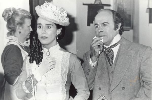 Lucélia Santos e Osmar Prado viveram, respectivamente, os personagens Júlia e Clóvis Camargo, protagonistas de 