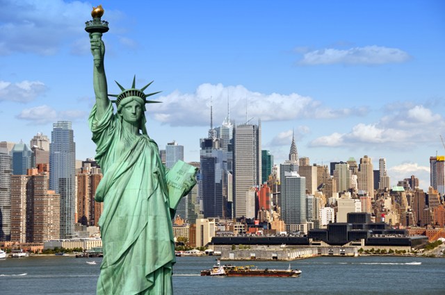 A Estátua da Liberdade é um dos símbolos americanos mais conhecidos e visitados por turistas dos quatro cantos do planeta / GB Imagem