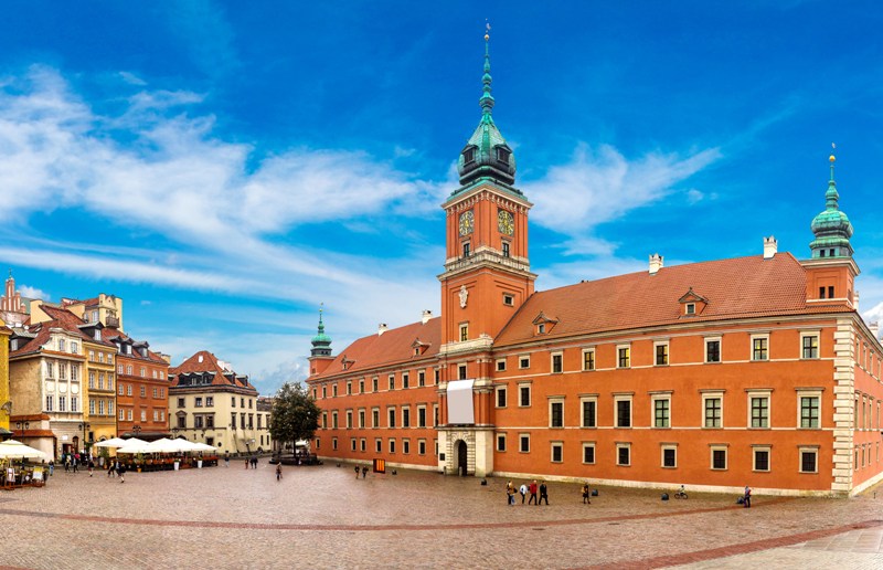O Castelo Real de Varsóvia está localizado na porta da Cidade Velha. É símbolo da história e resistência polonesa. Construído há mais de sete séculos / GB Imagem
