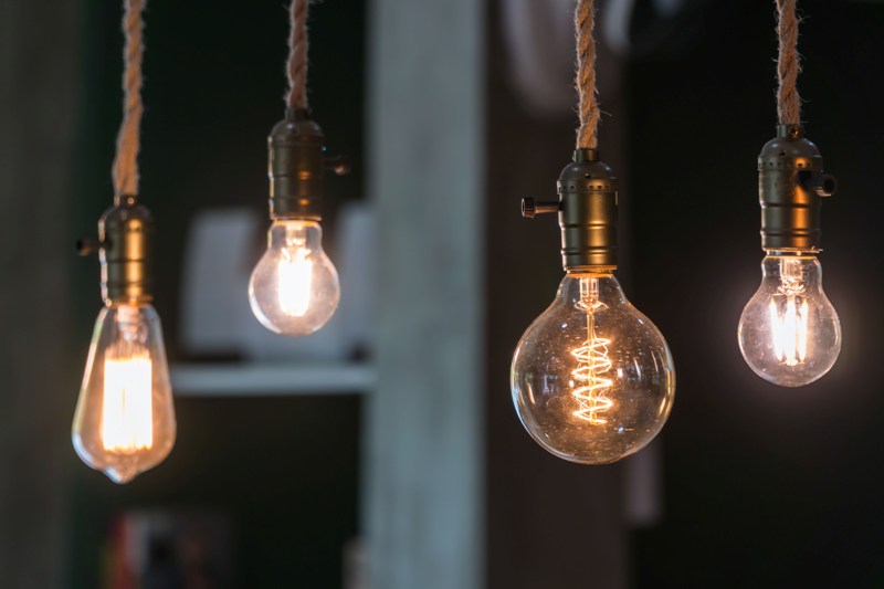 Grande inventor de seu tempo, Thomas Edison criou a primeira lâmpada incandescente a ser comercializada em grande escala / GB Imagem