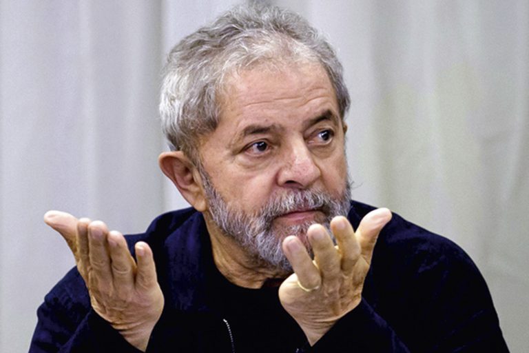 Como Lula tem mais de 70 anos a lei determina que a prescrição seja reduzida a metade