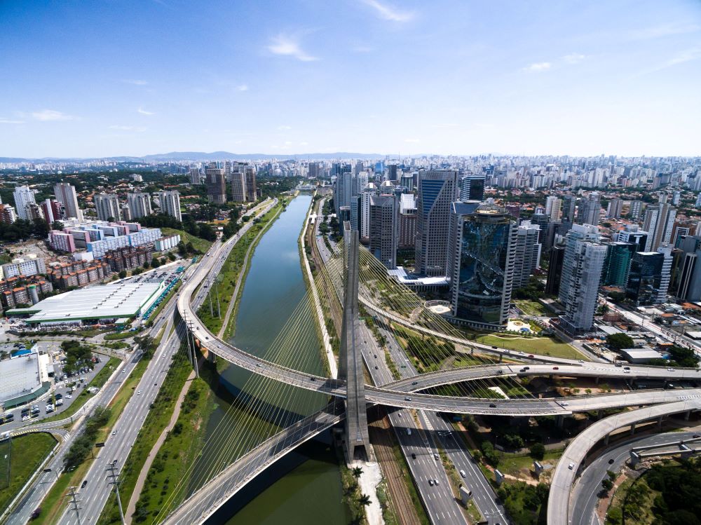São Paulo, cidade de inúmeros arranha-céus. 