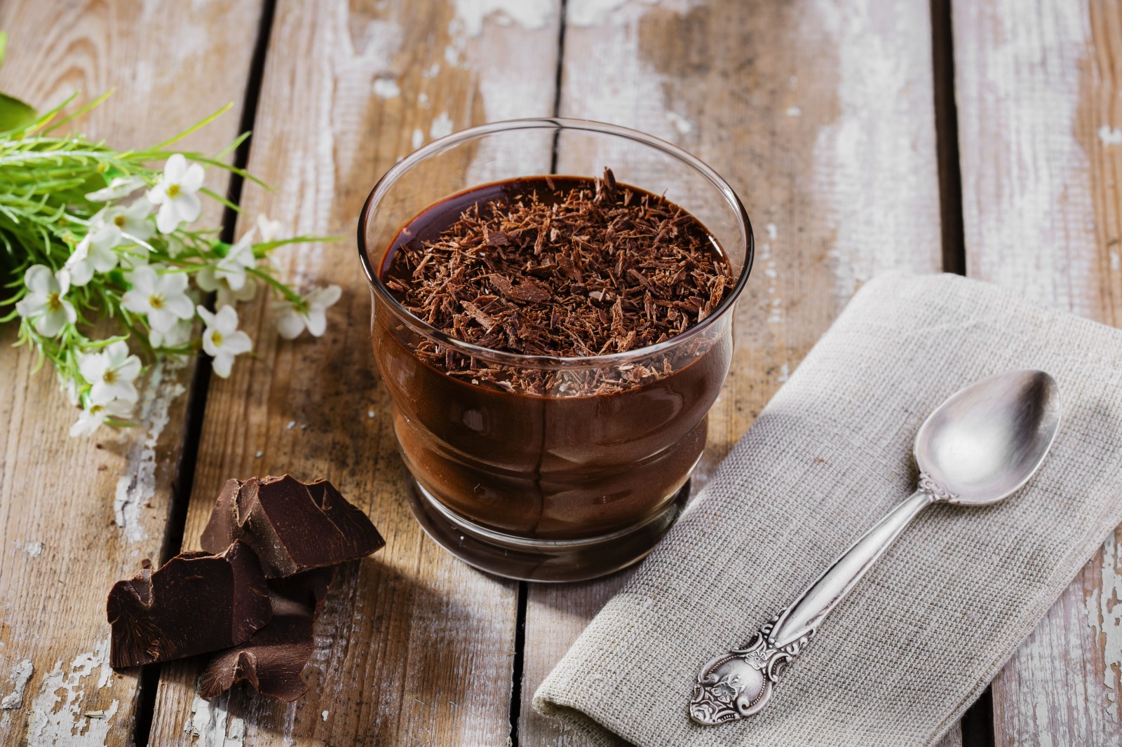 Mousse de Chocolate é sobremesa sofisticada e ideal par ao almoço de Páscoa / GB Imagem
