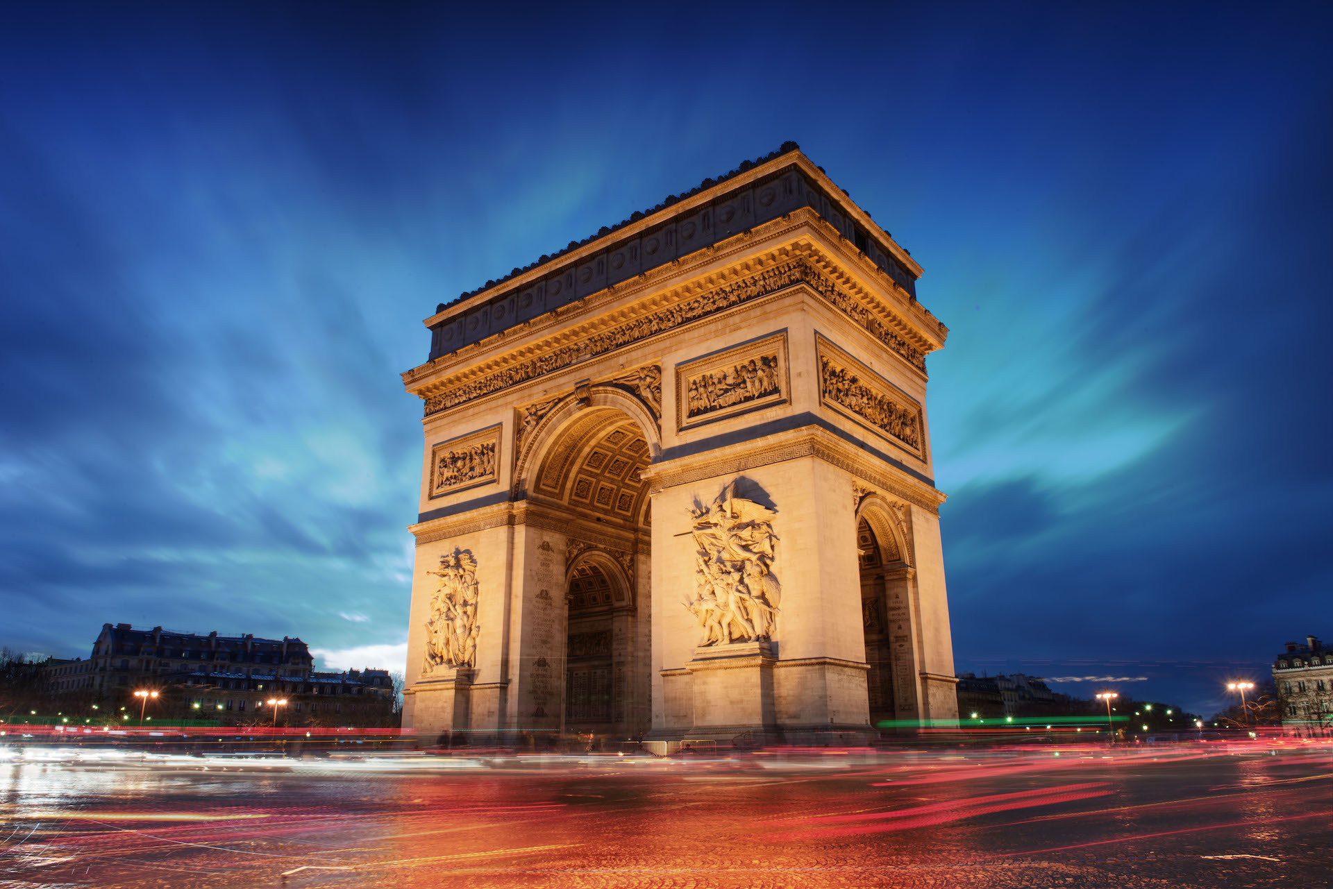Símbolo da soberania de Napoleão Bonaparte, o Arco do Triunfo foi inaugurado em 1836 e hoje é um dos principais pontos turisticos de Paris/Divulgação