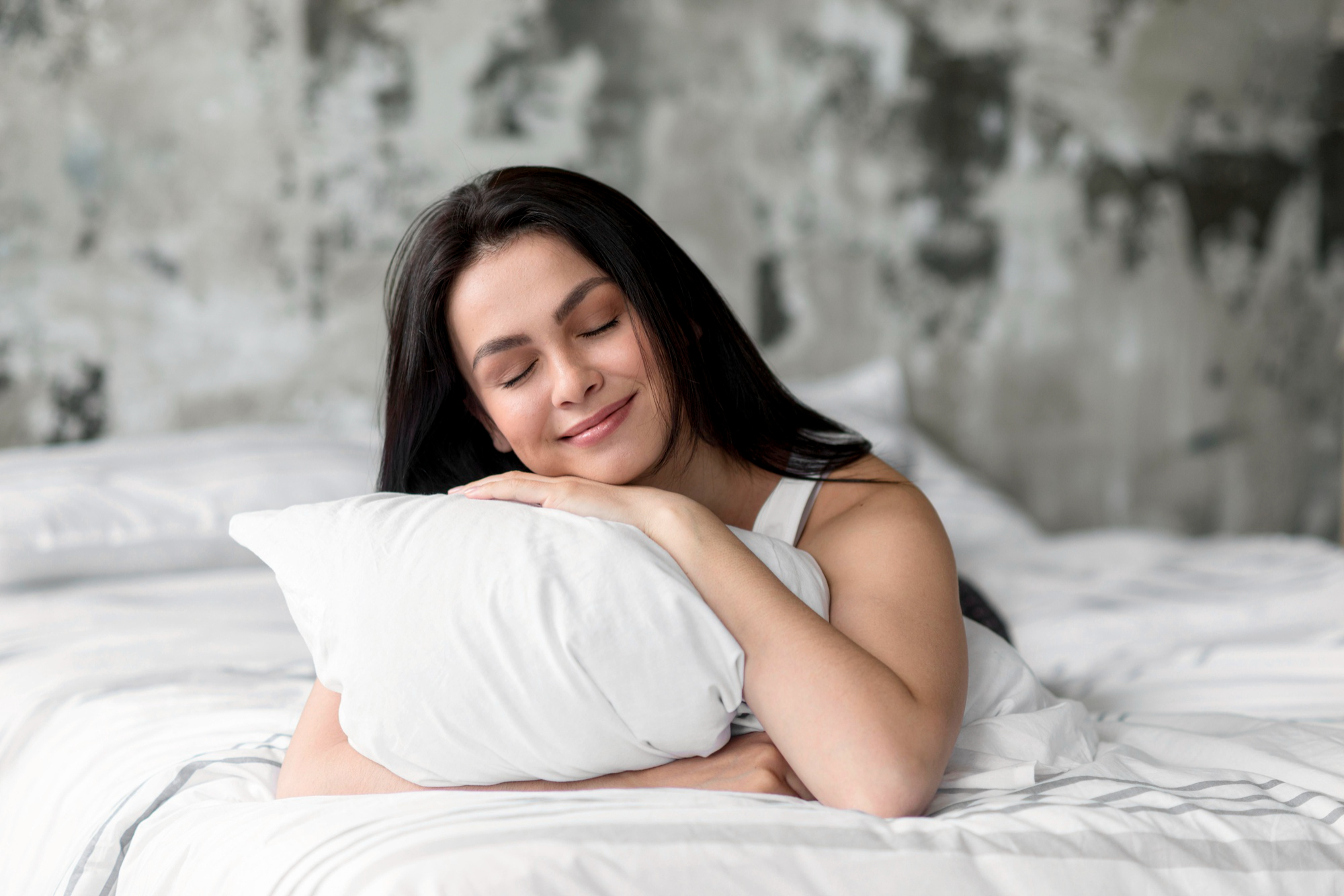 Dormir bem não é apenas essencial para a saúde física e mental, mas também desempenha um papel importante na manutenção da beleza da pele, dos cabelos e até mesmo do humor / GB Imagem
