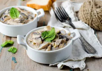 Friozinho chegando e a sopa é bem-vinda. Prepare Sopa de Cogumelos. É deliciosa! / GB Imagem 