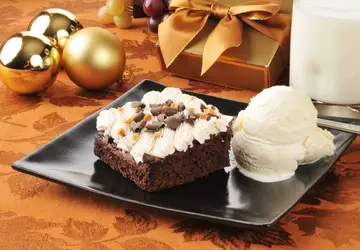 O Brownie de Noel é a sobremesa perfeita para o Natal. Melhor ainda se for acompanhado de sorvete de creme / GB Imagem