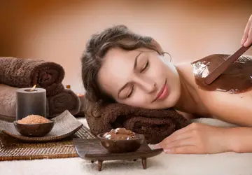Além de ser delicioso e muito popular, o chocolate também é um poderoso ingrediente para tratar a pele. Tanto que o banho de chocolate é um dos mais pedidos nos Spas / GB Imagem 