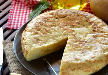 A Tortilla Espanhola é delícia preparada à base de batatas e ovos. Serve como prato único ou acompanhada apenas por uma salada de folhas/GB Imagem 