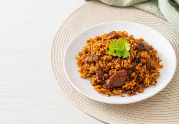 Muito mais do que um arroz temperado! O Nasi Goreng é um prato típico da culinária da Indonésia/GB Imagem