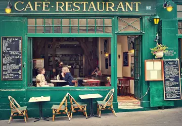 Ir à Paris e não passar um tempinho em um café é perder uma grande oportunidade. Ter momentos descontraídos, batendo papo, vendo o movimento e respirando o ar parisiense não tem preço/GB Imagem