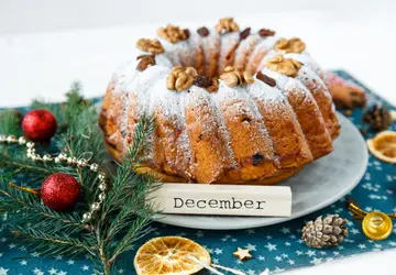 O Bolo de Nozes com Passas e Canela pode ser feito com antecedência e fará a alegria no café da manhã de Natal ou de Ano-Novo / GB Imagem