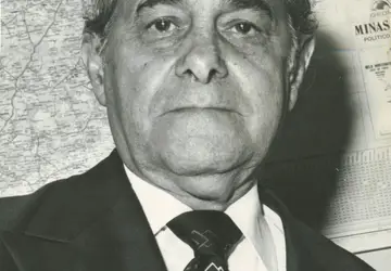 Eleito em 15 de janeiro de 1985, Tancredo marcou a história política do Brasil como presidente da República. A sua doença e falecimento causaram comoção nacional sendo que o sepultamento foi transmiti