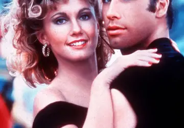 O destaque de Grease ficou para a atuação de John Travolta e Olivia Newton-John, que embalaram o ritmo da trama recheada de muita música e dança / GB Imagem