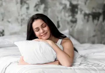 Dormir bem não é apenas essencial para a saúde física e mental, mas também desempenha um papel importante na manutenção da beleza da pele, dos cabelos e até mesmo do humor / GB Imagem