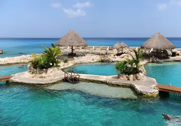 A ilha de Cozumel está a 50 quilômetros de Cancún, no Mar do Caribe, e recebe cerca de 300 mil turistas ao ano / GB Imagem