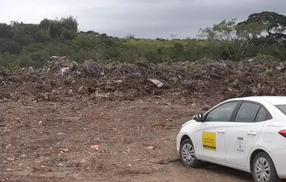 Inea flagra lixão clandestino em São Vicente